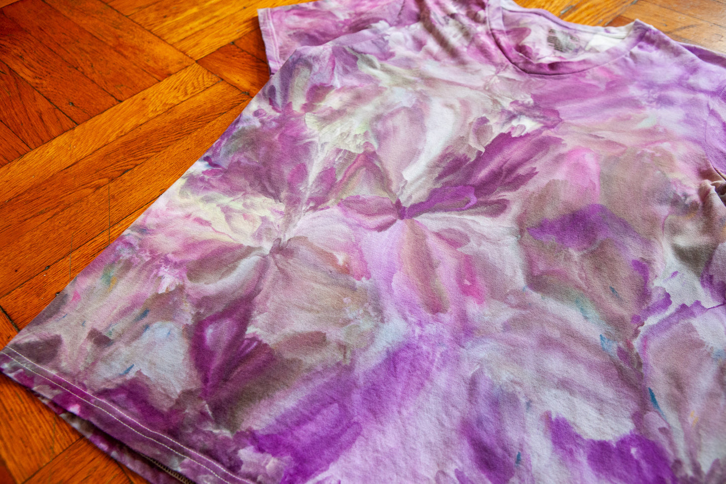 Purple Punch v-neck, L