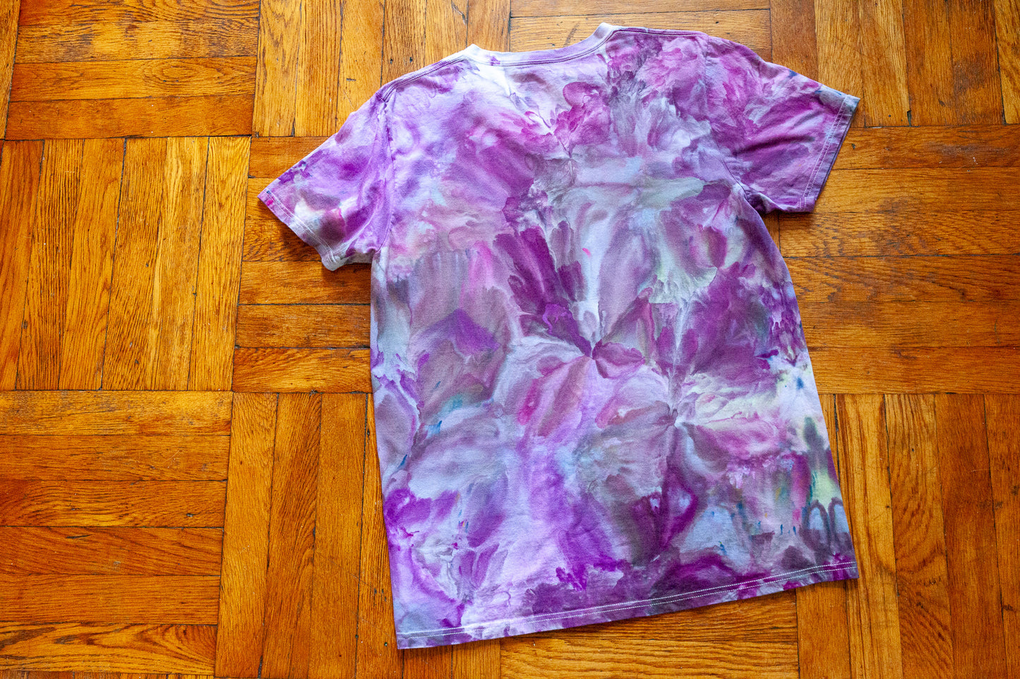 Purple Punch v-neck, L